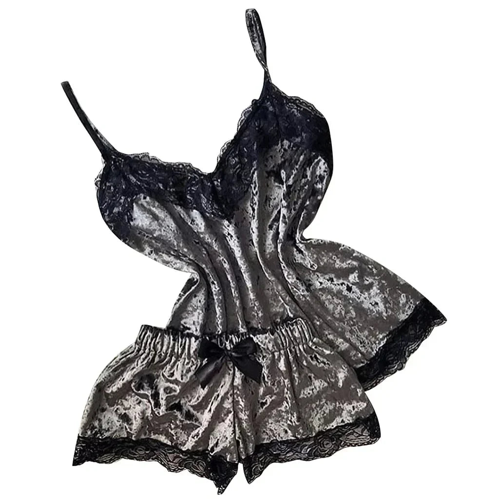 Ensemble de pyjama d'été en dentelle et satin sexy pour femme, composé d'un haut court et d'un short. Vêtement d'intérieur et de détente.