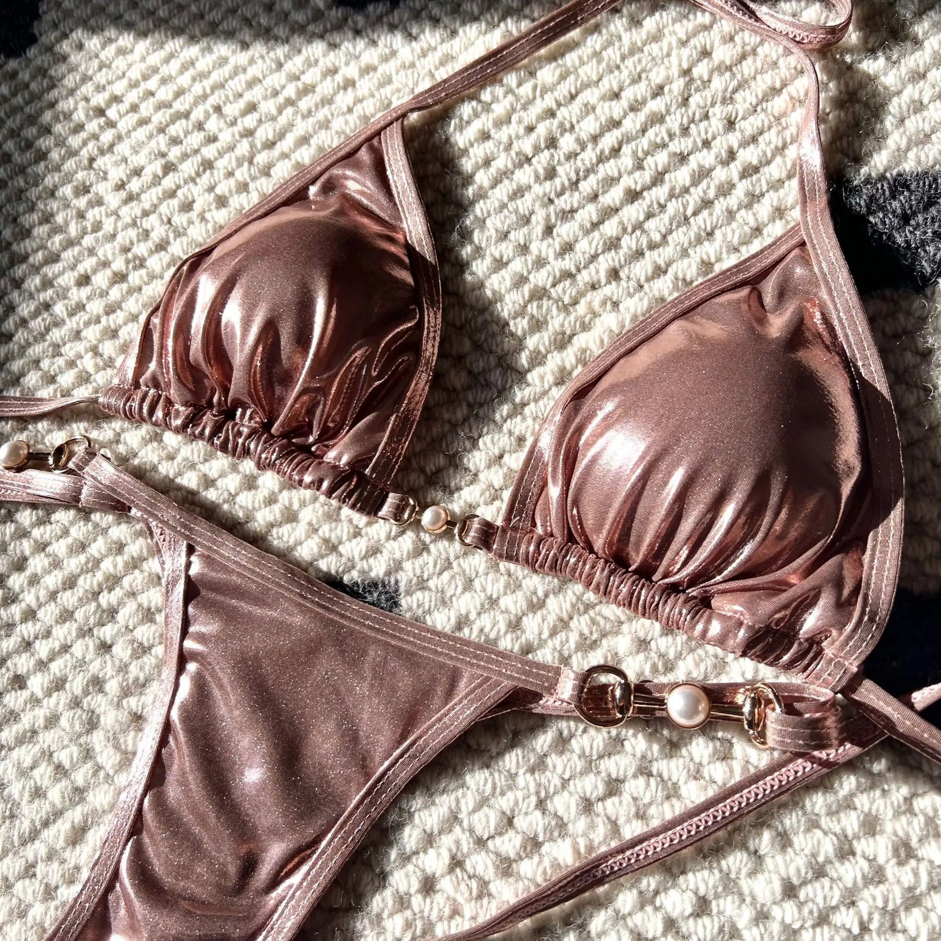 Micro bikini rose brillant 2025 Femme Sexy PU Perles Push-up String Maillot de bain été Maillot de bain bandage vacances