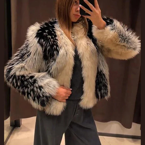 Manteau élégant en fausse fourrure contrastée pour femme, col rond, simple boutonnage, manches longues, collection printemps-hiver 2026.