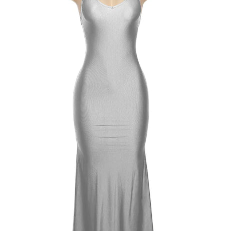 Robe longue Nibber rouge brillante à fines bretelles, dos nu, décolleté froncé, style hipster streetwear, femme.