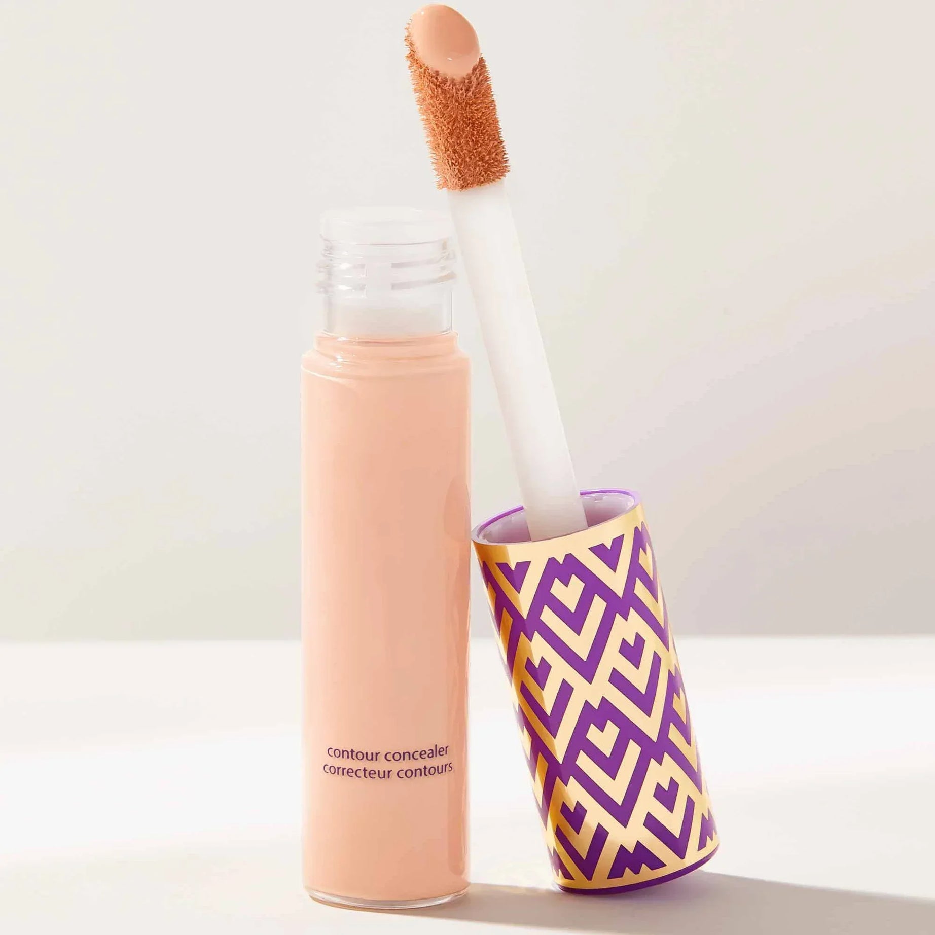 Fond de teint liquide correcteur crème de base waterproof matifiant camoufle cernes, imperfections, marques d'acné et taches.