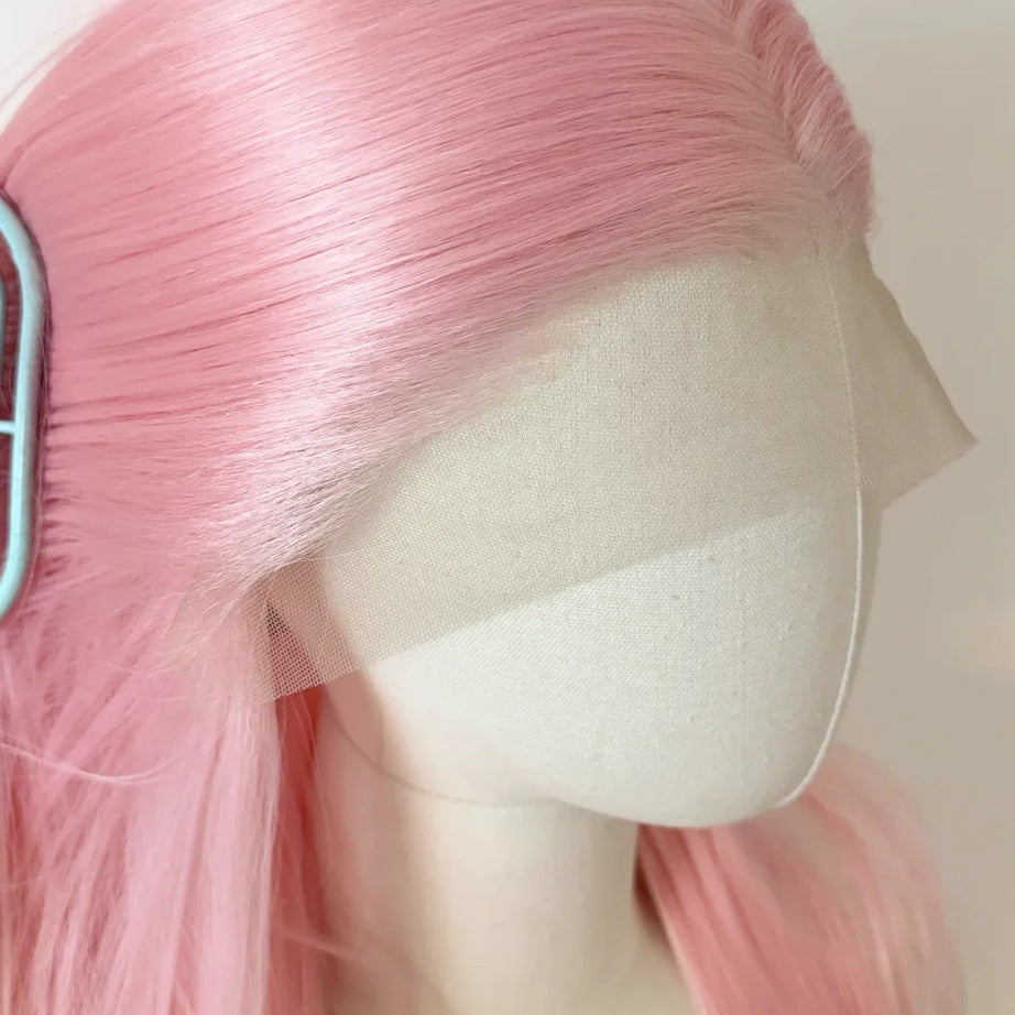 Perruque rose clair pour femme, perruque frontale en dentelle 13x4, 66 cm de long, lisse, en fibres synthétiques douces et naturelles résistantes à la chaleur, perruque cosplay