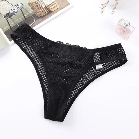 Culottes transparentes en dentelle sexy, taille basse, sans coutures, style culotte à crochets. Lingerie féminine.