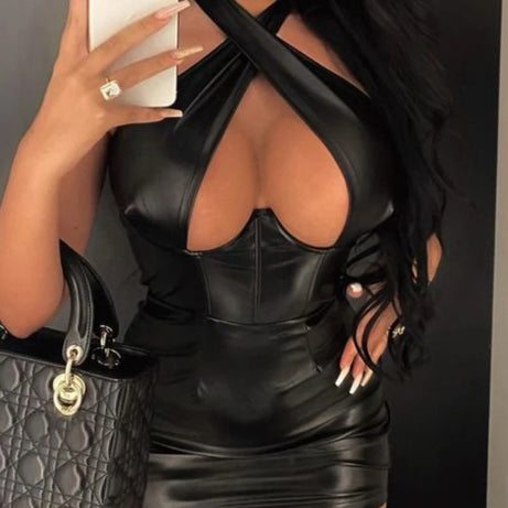 Robe moulante sexy épaules dénudées, décolleté plongeant, en similicuir, sans manches, idéale pour une soirée en club ou une sortie en boîte.
