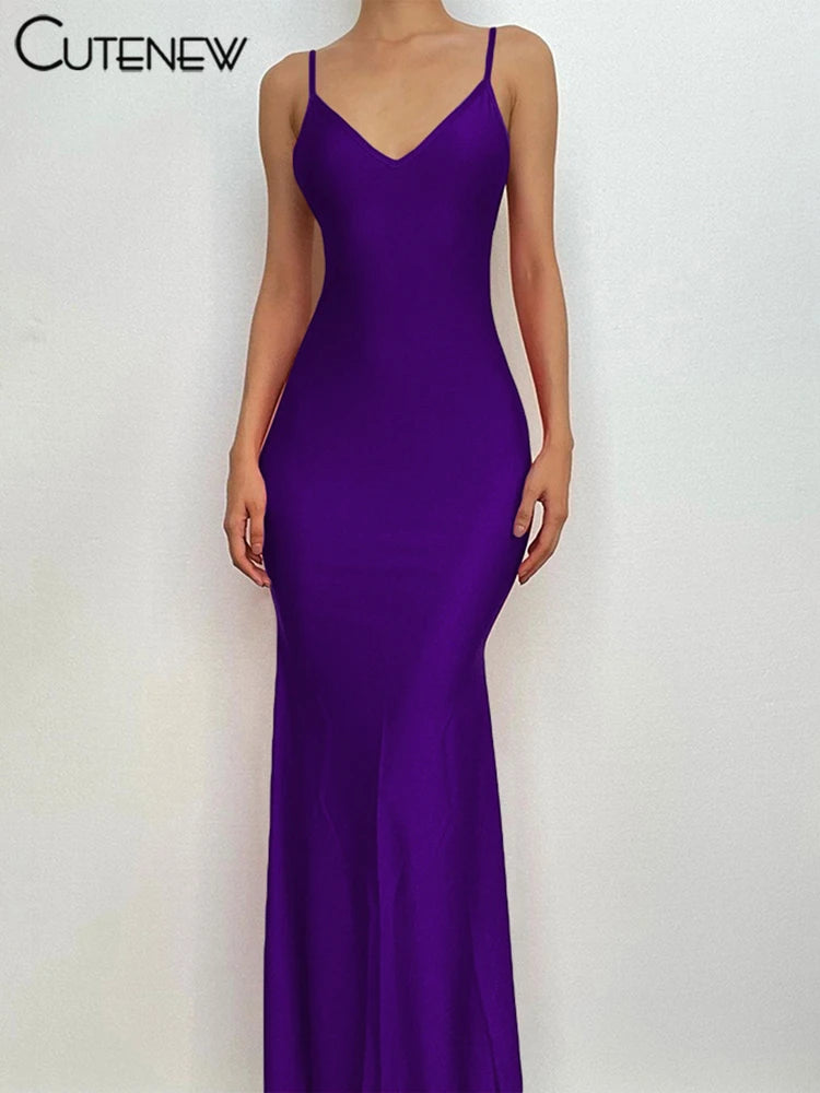 Robe longue Nibber rouge brillante à fines bretelles, dos nu, décolleté froncé, style hipster streetwear, femme.